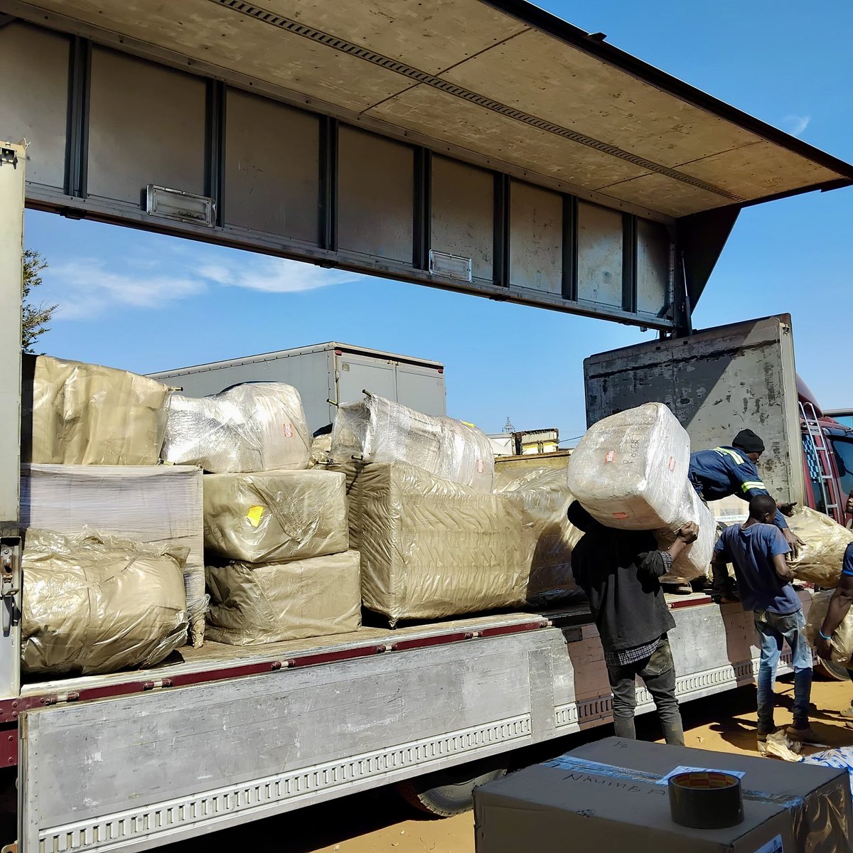 selfstyledking's tweet photo. Thank you to all our clients, customers and partners for the continued business and support. You help us to continue creating jobs, directly and indirectly through our work. 

@Rovertlogistics… Trusted. https://t.co/ECc7bwDhdW