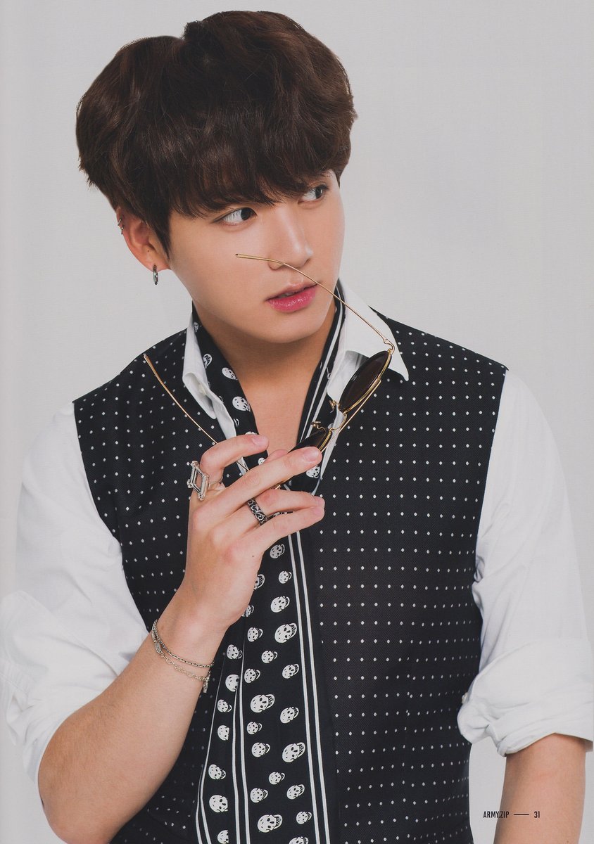 btsfancafe__twt's tweet photo. [scan] BTS 4th ARMY Membership Kit (7)

#JUNGKOOK #BTS #방탄소년단 #ARMYZIP https://t.co/2wOr5DLejJ