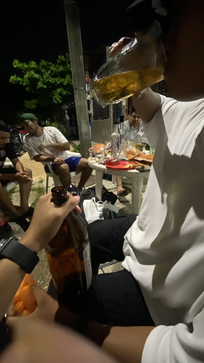 yey_tkl's tweet photo. vino por mi al trabajo y me llevo con sus amigos porque había salido con ellos😭❤️ https://t.co/MiQ31xlVtv