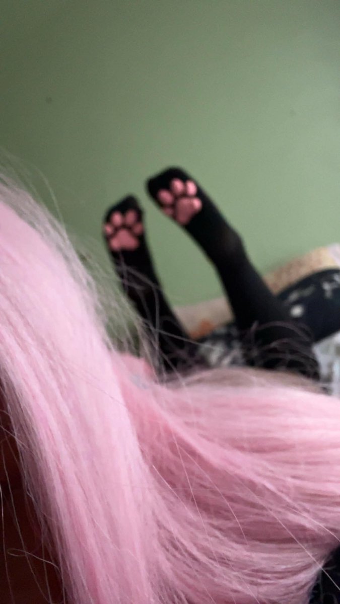 cncalyy's tweet photo. more pawies for dada >.< #pawsocks #dada #daddy #ageplay #discord #egirl #freaky #esex #hehe #dahood #sex https://t.co/ghSiQDmCH4