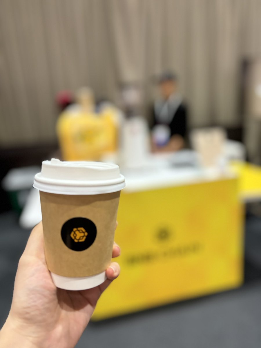 0xsandy1913's tweet photo. @MalaysiaBCW 主会场，29号-30号

我们@BNBCHAIN @BNBCHAINZH在VIP 和Coffee Station两个区域请大家喝咖啡

BNB牌☕️，一杯提神醒脑，两杯永��疲劳

快来找Sandy打卡拍照！！！随机掉落小惊喜哟🥳 https://t.co/q2HPlZ5qG2