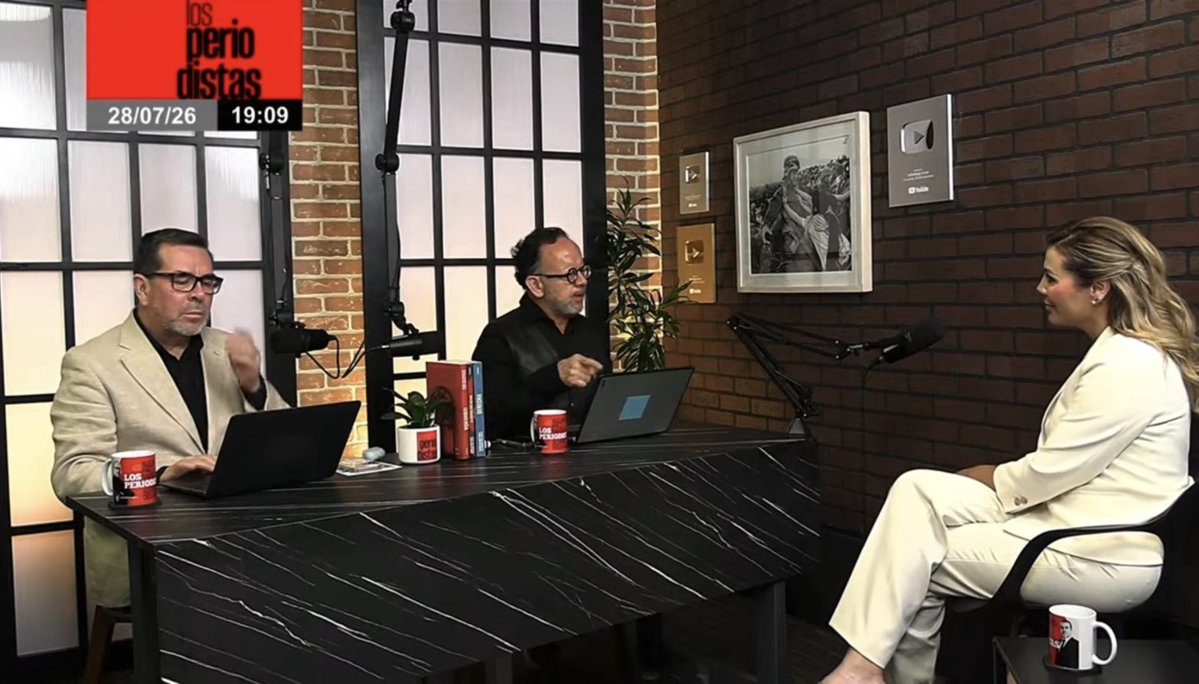 goliveros's tweet photo. Los palerillos haciendo cunnilingus propagandístico a Marina del Pilar

Expertos en la lengua de tanto que felaron a AMLO 

Ustedes creen que la confrontaron? Obvio no: la trataron con tanta ternura como cuando entrevistaron al perro de Clara Brugada

Este es el tipo de mascotas que quiere Morena: palerillos como @alvaro_delgado y @paezvarela 

Un par de eunucos que convirtieron sus micrófonos en palmas para que la gobernadora no sintiera el calor de la realidad.