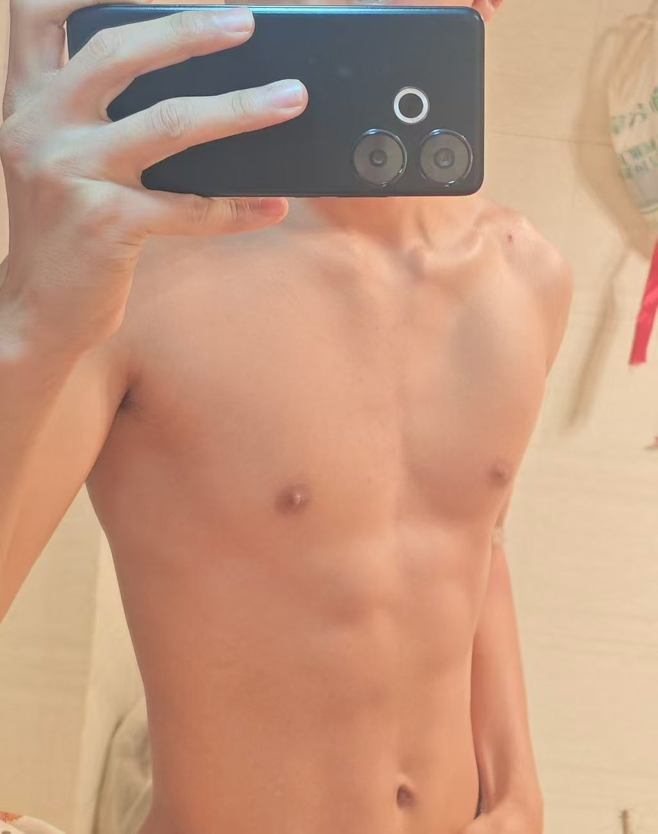 Haoyui8uc's tweet photo. 07年的弟弟。有没有看上的 https://t.co/weTFmQwFRd
