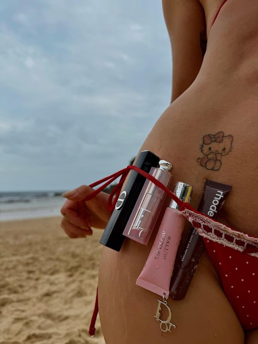 softtinted's tweet photo. a girl's essentials https://t.co/yah90nKBtS