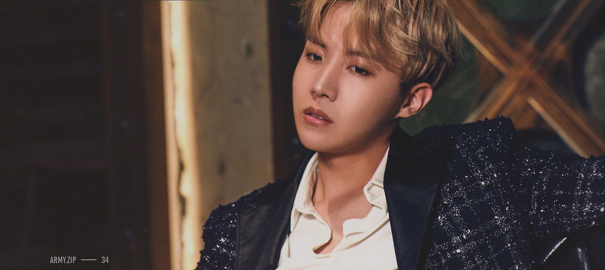 btsfancafe__twt's tweet photo. [scan] BTS 4th ARMY Membership Kit (1)

#RM #JHOPE #JUNGKOOK #BTS #방탄소년단 #ARMYZIP https://t.co/cBjm85KWqh