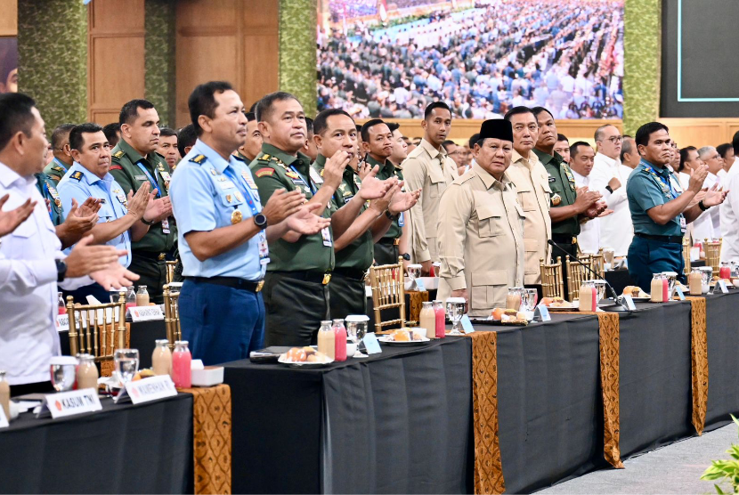 LambeSahamjja's tweet photo. BREAKING NEWS 
prabowo naikkan tunjangan kinerja untuk TNI dan kemenhan 
- kastaf (bintang 4): dari 37,81jt → 48,61jt
- kasum/wakasad (bintang 3): dari 34,9jt → 44,87jt https://t.co/q07gLrQhd2