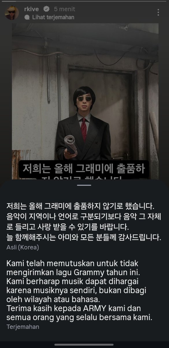 rkiveforlive's tweet photo. Seumur-umur jadi army gak pernah liat bts begini, kalo udah sampe announcement di story akun pribadi mereka sendiri artinya mereka udah capek dan muak banget karena gak dihargain. Tapi aku pribadi seneng dan bangga banget sama keputusan mereka, bener2 definisi keputusan yang tepat. Buat apa coba ngemis ke award yg rasis dan gak ngehargain karya musisi sama sekali 🙂🙂🙏💜