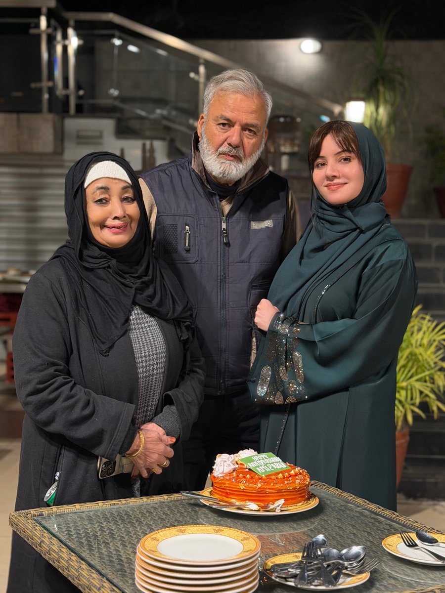 Rabipirzada's tweet photo. Maa baap ka pyar woh ne'mat hai jiska koi badal nahi.
#MaaBaap #ParentsLove #RespectParents #Dua #UrduCaption #Family #Blessings https://t.co/5jZXSQ6ZT8