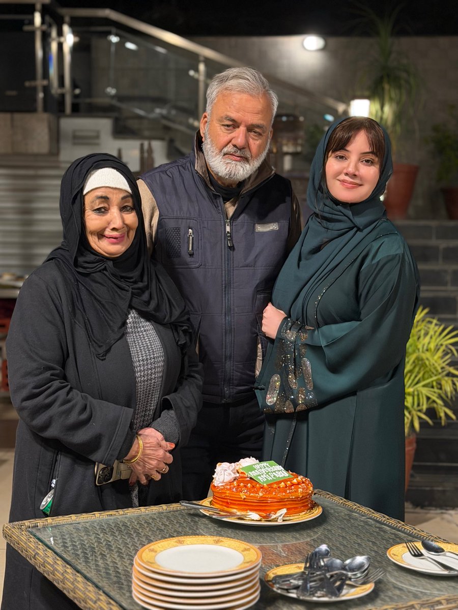 Rabipirzada's tweet photo. Maa baap ka pyar woh ne'mat hai jiska koi badal nahi.
#MaaBaap #ParentsLove #RespectParents #Dua #UrduCaption #Family #Blessings https://t.co/5jZXSQ6ZT8