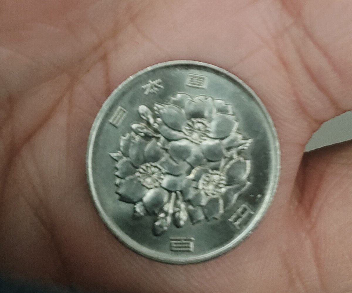MFHDYT's tweet photo. Nemu koin 100 yen di Warung Madura?? Aku di Jepang apa di mana 😭 https://t.co/uFYneC3Z0w