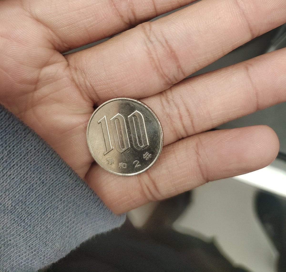 MFHDYT's tweet photo. Nemu koin 100 yen di Warung Madura?? Aku di Jepang apa di mana 😭 https://t.co/uFYneC3Z0w