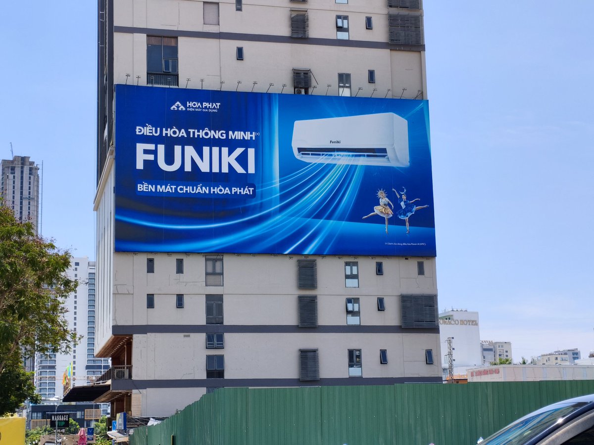sai_ou89's tweet photo. 雰囲気?エアコンの製品名としては、日本人にはとっても引っかかる汗 https://t.co/b1GCduMTZo
