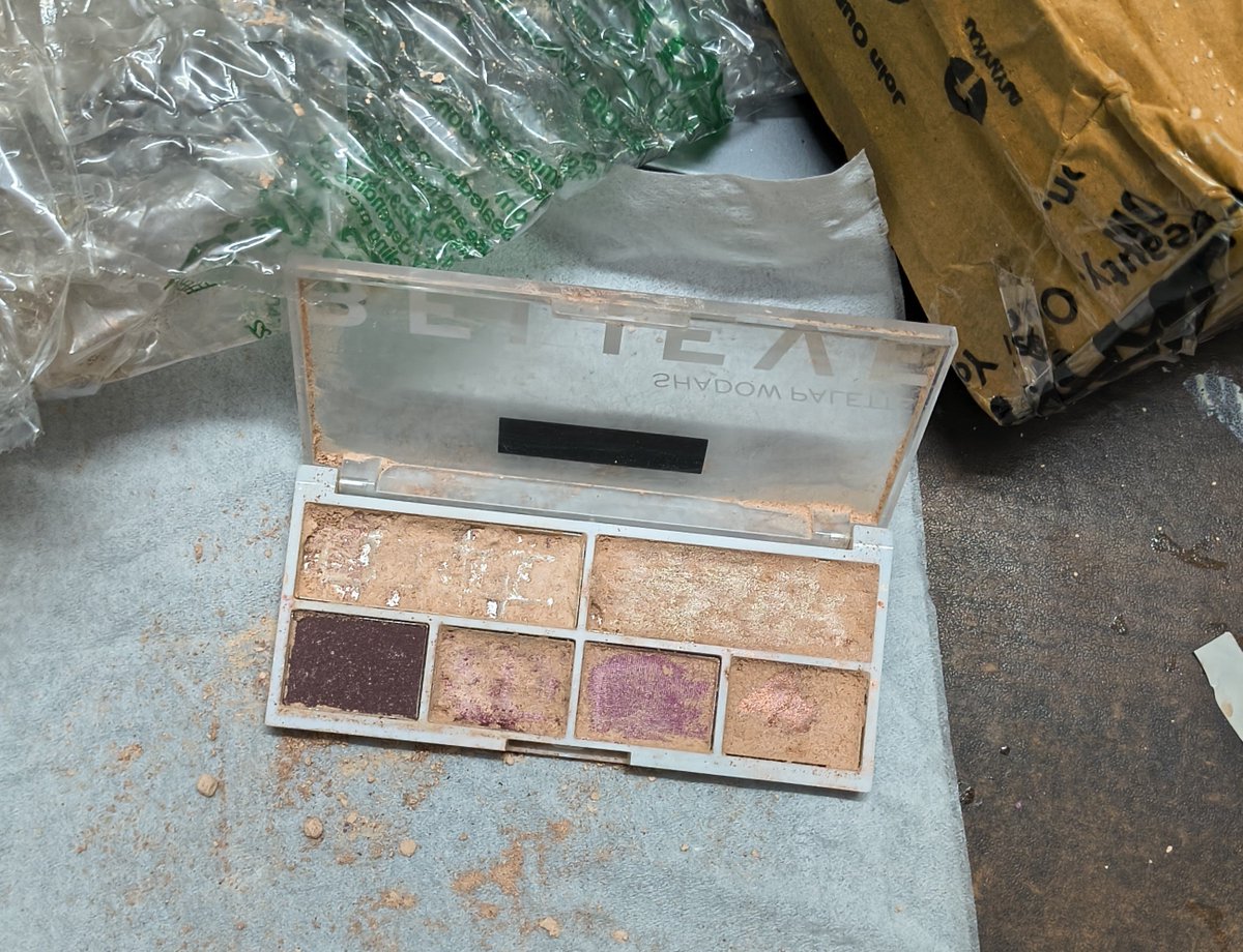 dornishwitch's tweet photo. @MyNykaa what is the point of sending in a complementary product when it's going to arrive like this? And no return/replacement as well. https://t.co/eFLqHUzB8f