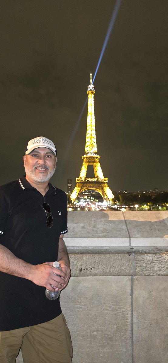 omardiazp's tweet photo. París... La ciudad luz https://t.co/B1VOeKCH2T