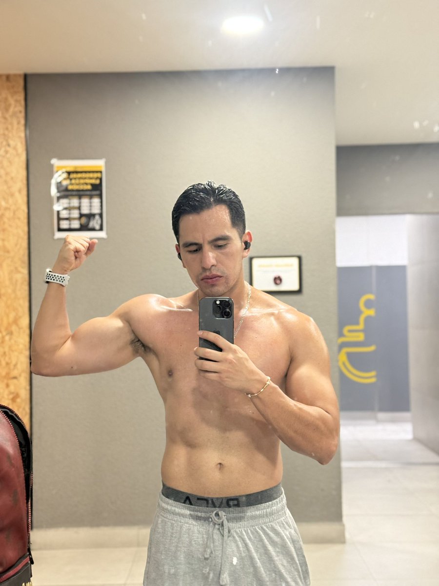 Chotez1994's tweet photo. ¿Cutting or Bulking? 😈 https://t.co/7xg9mg3Slk