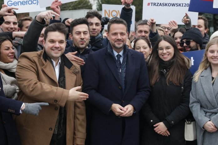 Joanna43506532's tweet photo. @donaldtusk Co za bezczelna szwabska kanalia 😡🤬‼️
#PachołekPutinaiBerlina
#KoalicjaOszustów
#Kolaborant #ZdrajcaPolski https://t.co/5zG373xQuV