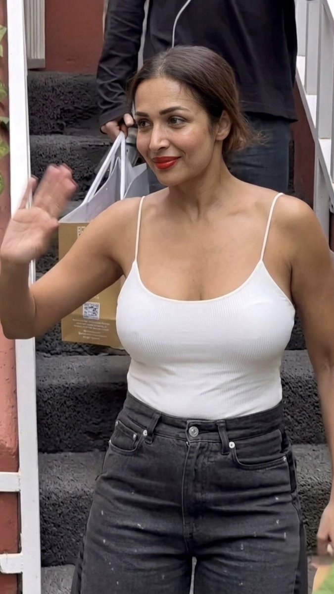 stargallery2020's tweet photo. Malaika Arora keeps it cool in a fitted white camisole, charcoal denim, sleek bun, and signature bold red lipstick 😍 https://t.co/LQoXJHf5Cl