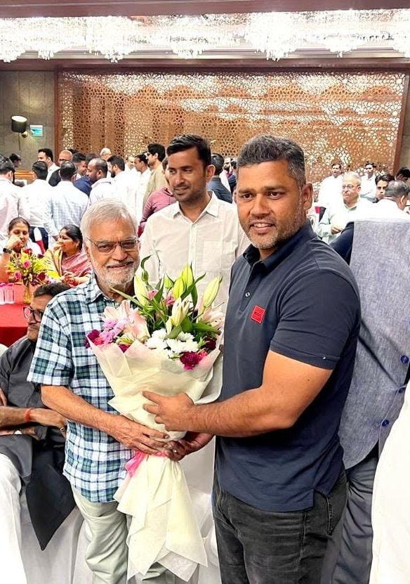 AshokChandnaINC's tweet photo. वरिष्ठ कांग्रेस नेता, राजस्थान विधानसभा के पूर्व अध्यक्ष, पूर्व केंद्रीय मंत्री,आदरणीय डॉ. सी.पी. जोशी जी को जन्मदिवस की हार्दिक बधाई एवं शुभकामनाएँ।

ईश्वर से आपके उत्तम स्वास्थ्य, दीर्घायु एवं सुखमय जीवन की कामना करता हूँ। @drcpjoshi https://t.co/CZYoMMfSKM