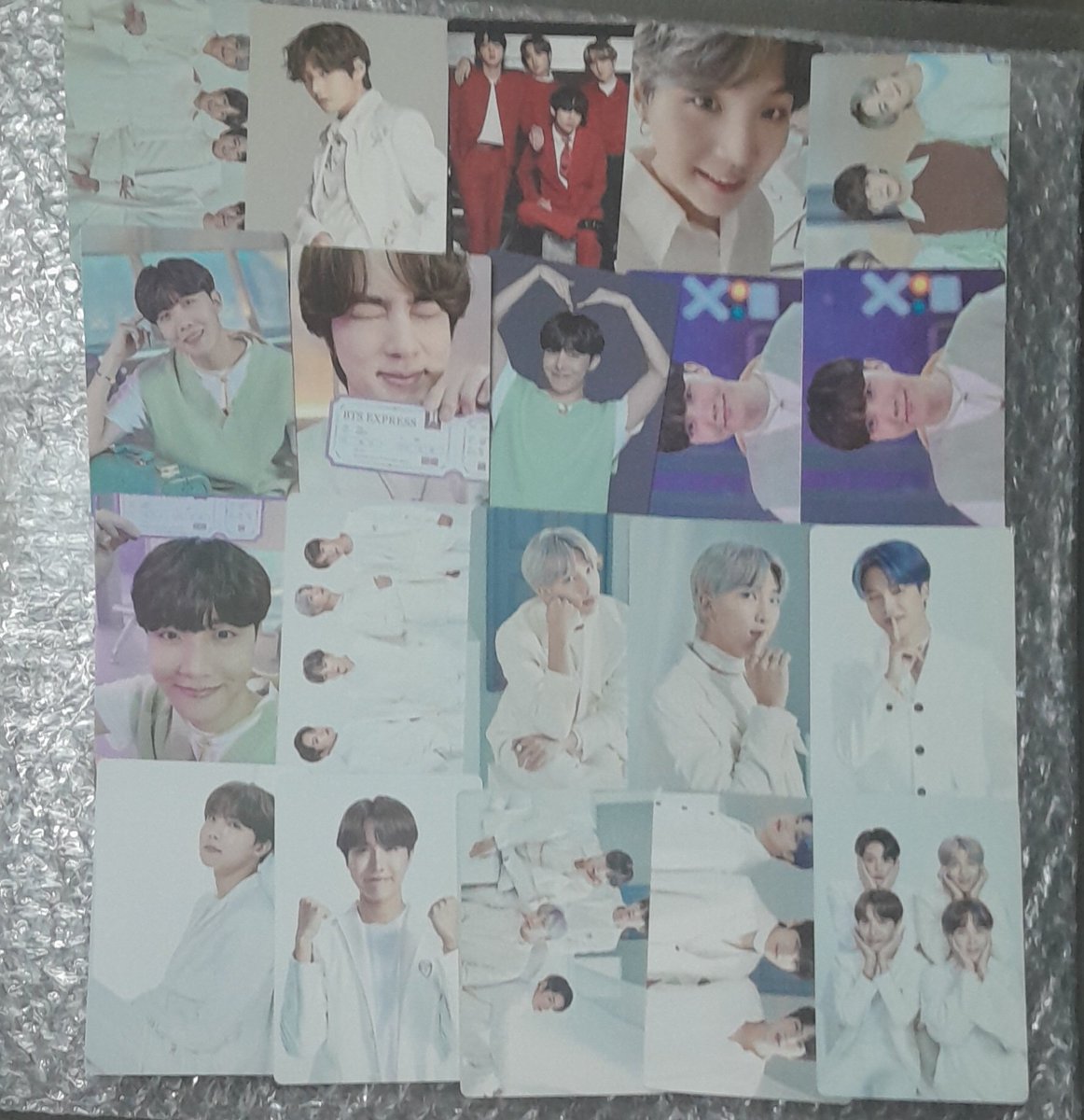 jichuuusellss's tweet photo. #RT 
WTS INDIA

CAN SHIP WW
DM FOR PRICES
MINT CONDITION 

korea 앨범 위버스 LD wtb wtt poca pc 포카 부산 콘서트 아미존 역조공 rm jin suga jhope v jimin jk jungkook army zone 방탄 남준 석진 윤기 호석 지민 태형 정국
#bts #방탄소년단 #방탄  #정국 #포카 #방탄소년단_스밍파티팀 https://t.co/Ecs8sDydrG