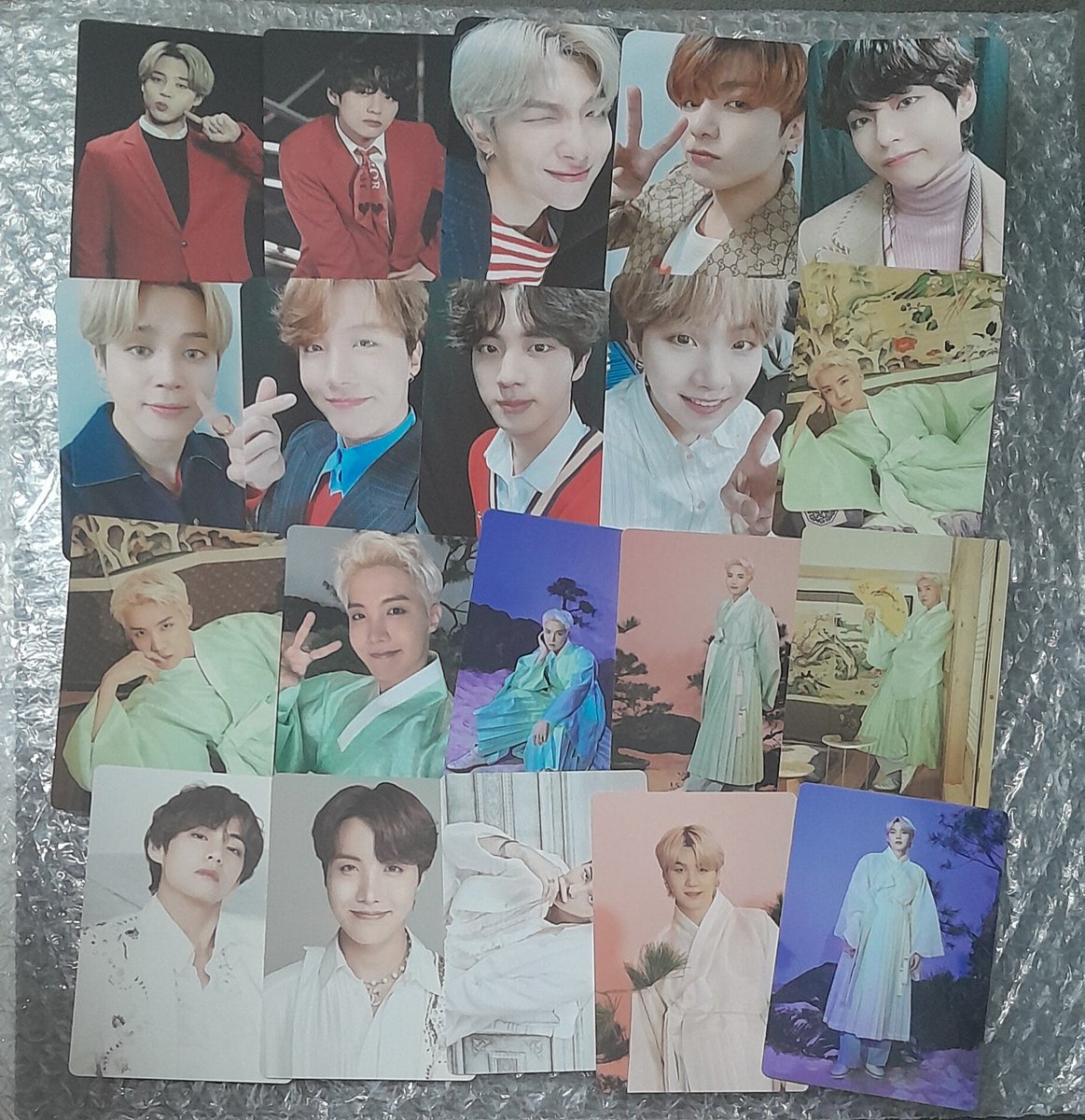 jichuuusellss's tweet photo. #RT 
WTS INDIA

CAN SHIP WW
DM FOR PRICES
MINT CONDITION 

korea 앨범 위버스 LD wtb wtt poca pc 포카 부산 콘서트 아미존 역조공 rm jin suga jhope v jimin jk jungkook army zone 방탄 남준 석진 윤기 호석 지민 태형 정국
#bts #방탄소년단 #방탄  #정국 #포카 #방탄소년단_스밍파티팀 https://t.co/Ecs8sDydrG