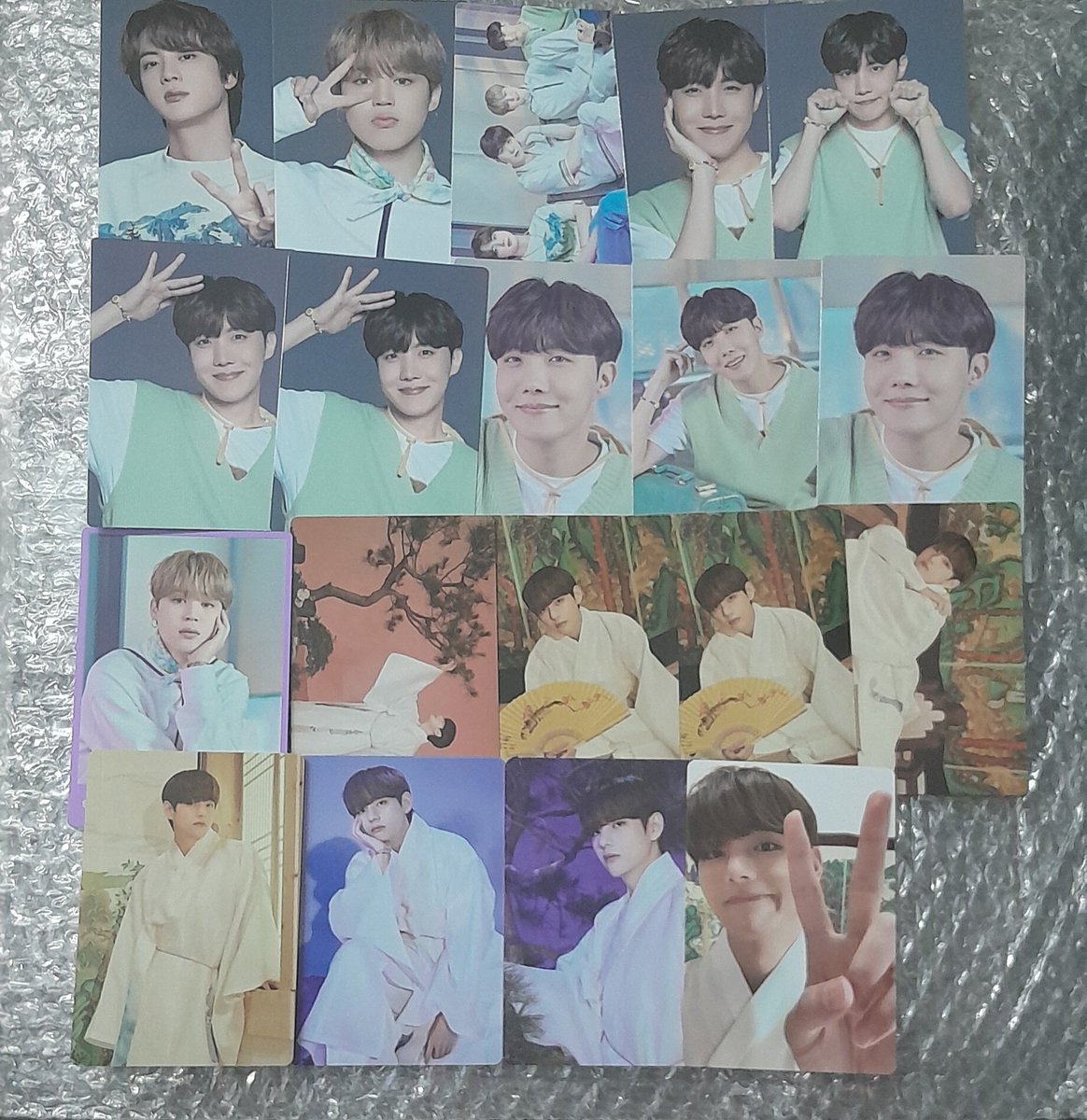 jichuuusellss's tweet photo. #RT 
WTS INDIA

CAN SHIP WW
DM FOR PRICES
MINT CONDITION 

korea 앨범 위버스 LD wtb wtt poca pc 포카 부산 콘서트 아미존 역조공 rm jin suga jhope v jimin jk jungkook army zone 방탄 남준 석진 윤기 호석 지민 태형 정국
#bts #방탄소년단 #방탄  #정국 #포카 #방탄소년단_스밍파티팀 https://t.co/Ecs8sDydrG