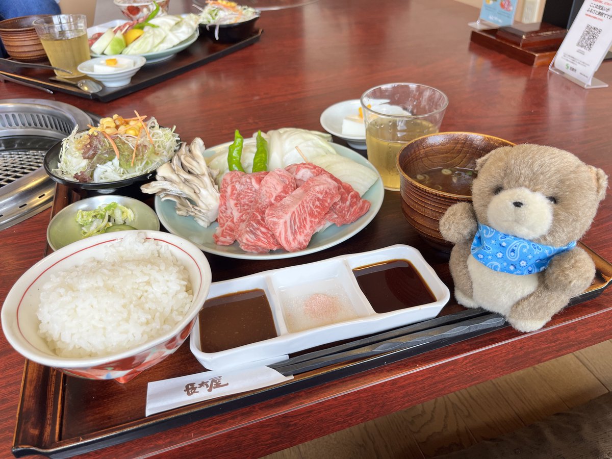 7_ff14's tweet photo. 松坂牛焼肉ランチ✌︎('ω')✌︎肉食のぽん吉も喜んでました https://t.co/iafzJ4OSWb