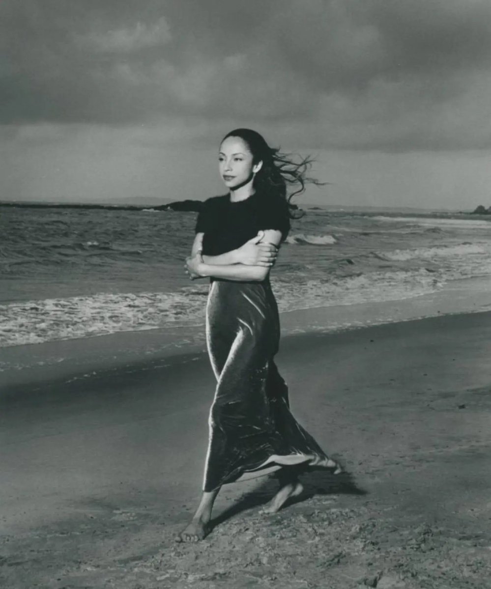 CoededMarshall's tweet photo. Sade Adu, 2000 🖤 https://t.co/Apfw50KZpw