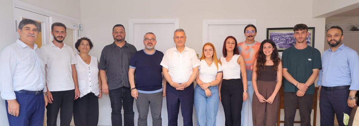 ercnuslu's tweet photo. İlkadım Belediye Başkanımız İhsan Kurnaz, Belediye Başkan Yardımcısı İbrahim Güven ve Basın Yayın Müdürü Kadir Yalnız'ı, Gazete Arena İmtiyaz Sahibi Hasan Kurumahmutoğlu ile birlikte ağırlamaktan memnuniyet duyduk. 19 yaşındaki Gazete Arena'nın eski sayılarını ilgiyle incelediler https://t.co/dpcngqvzl0