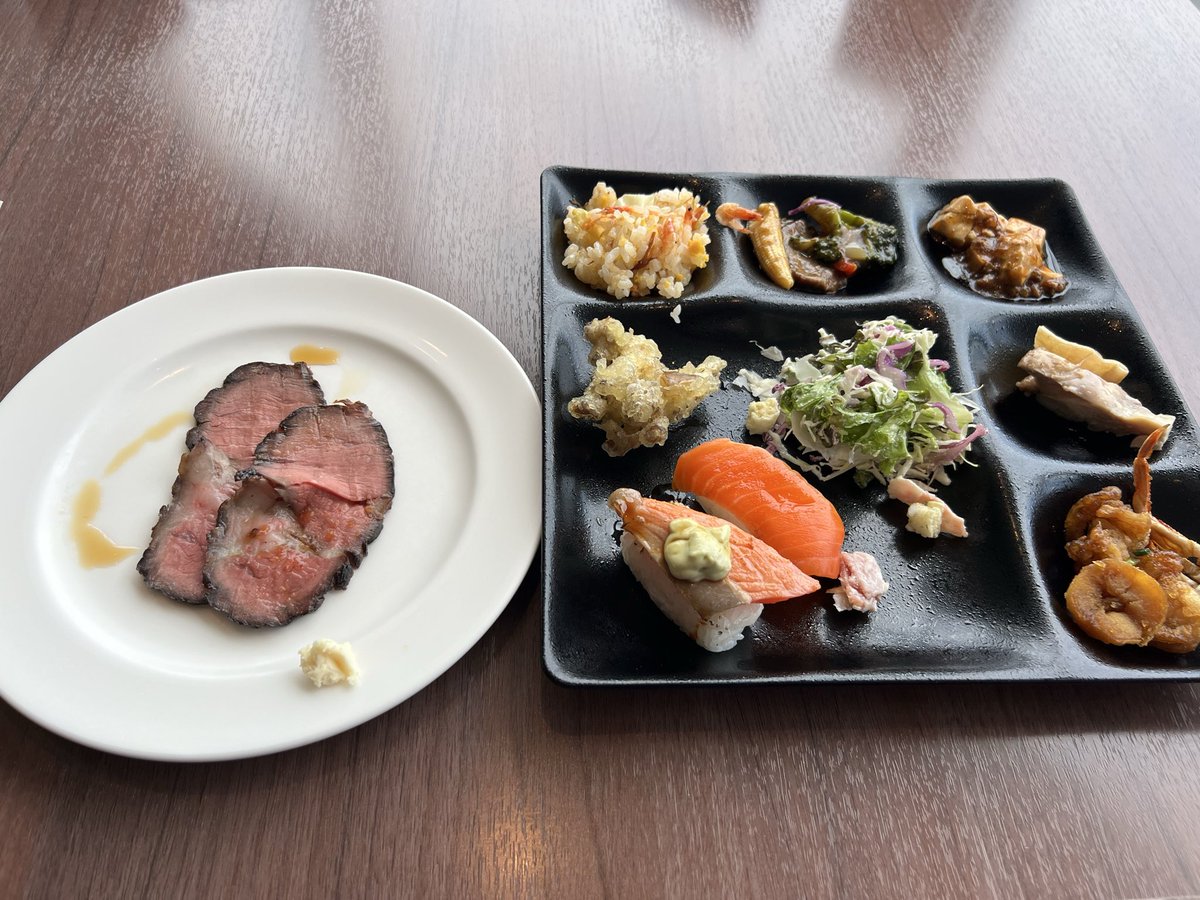 5th_wheel_2's tweet photo. 自分史上いちばん高い、身分不相応昼メシ
明日から霞を食べる生活 https://t.co/ihmPuTZHvP