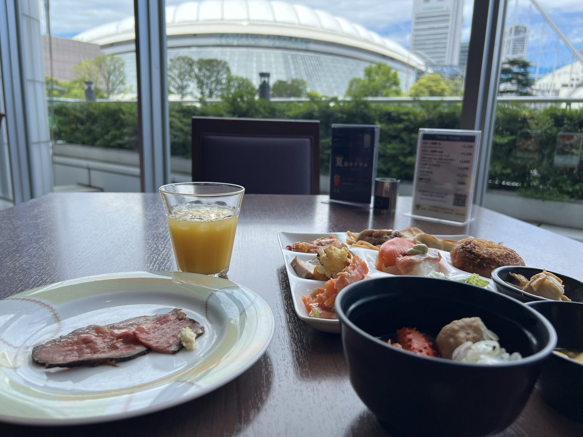 5th_wheel_2's tweet photo. 自分史上いちばん高い、身分不相応昼メシ
明日から霞を食べる生活 https://t.co/ihmPuTZHvP