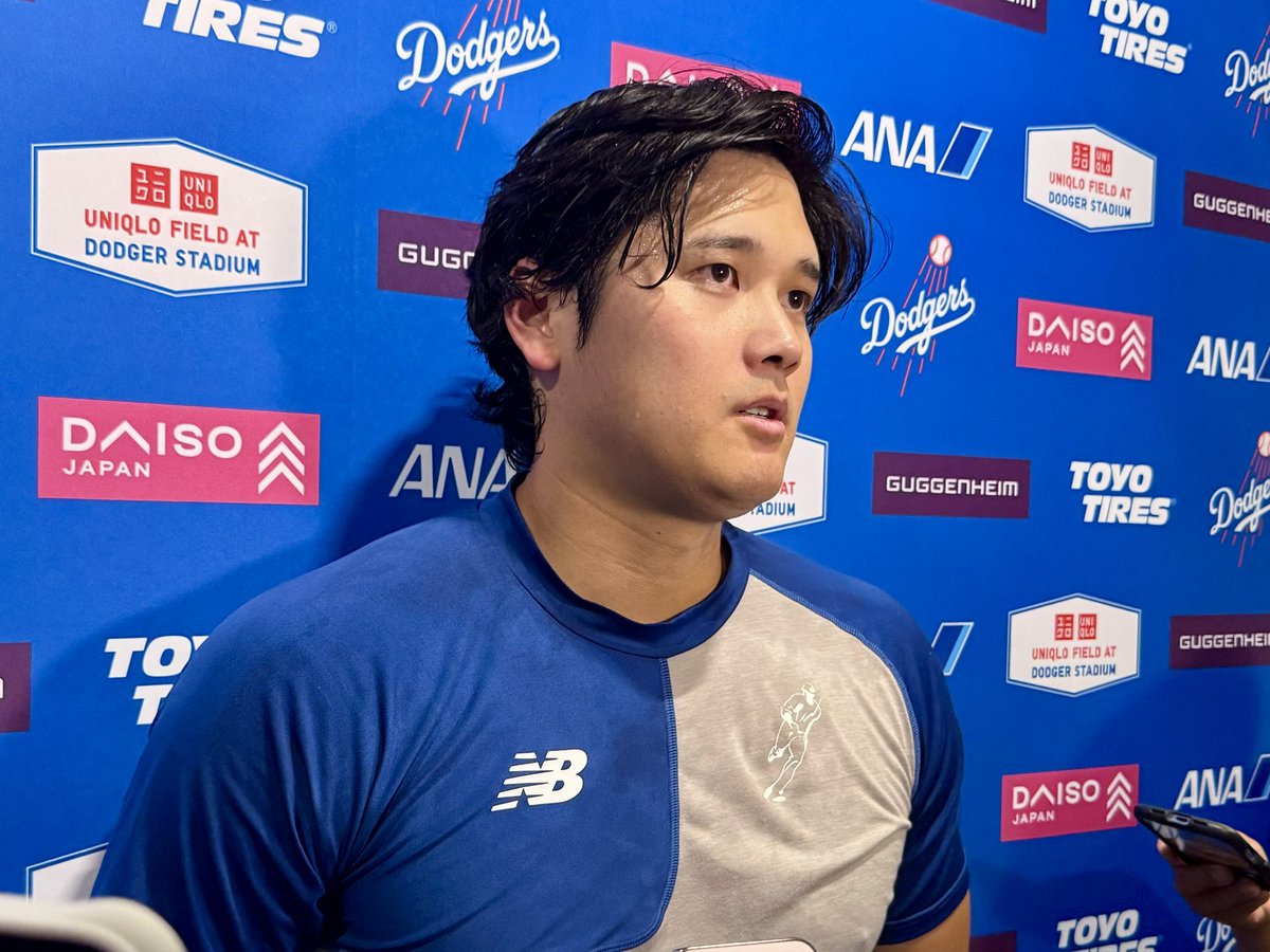 MasayaKotani's tweet photo. #ドジャース #大谷翔平 選手⚾️  

23号先頭弾を含む3安打3打点✍️

試合後に左膝の状態を語りました。

「まずは（回復に向けて）待つのが一番じゃないかなとは思うので、今日は負けましたけど、チーム的にいい���置にいるのは間違いないですし、そこを無理して投げるべきなのかどうなのか、チームと話して決めることだとは思うので、チームの判断としては、まだそこまでではないと」

「打撃よりもベースランニングで。100％との差の感覚を埋めないといけない。自分が100％で走った時にセーフになるところを、今の段階でセーフになるのかどうなのかっていうのをタイミングを見極めながら走るっていうのは、かなりまあ難しいことではあるので。そこが今一番難しいかなと思ってます」

#ShoheiOhtani #Dodgers