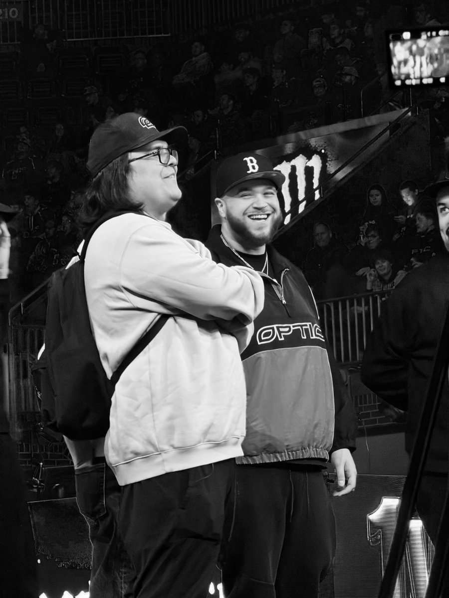 CPL3X's tweet photo. Take me back to Major 1 😂 @RhiNosiiTe 

Can’t wait till next year @OpTic https://t.co/Nt36BsdfI7