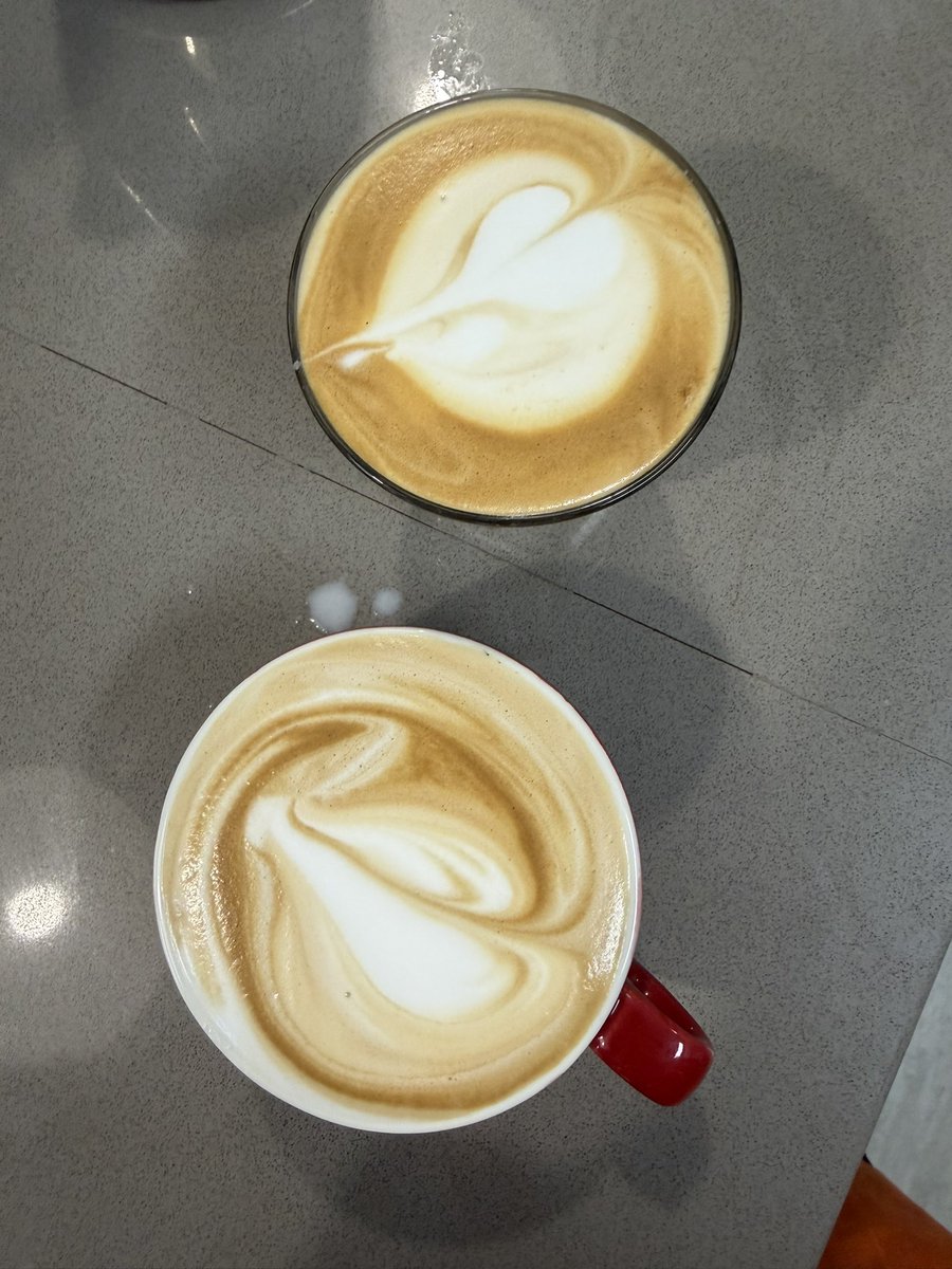 ertivora's tweet photo. meus primeiros cafés e o último o mais bonito eu esqueci de tirar foto q odio https://t.co/cDRhfLWY92
