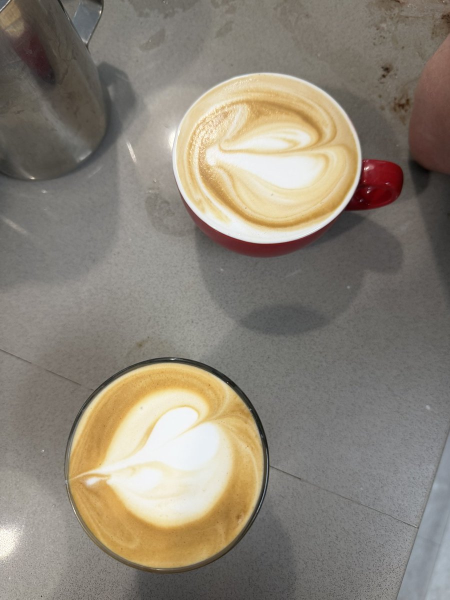 ertivora's tweet photo. meus primeiros cafés e o último o mais bonito eu esqueci de tirar foto q odio https://t.co/cDRhfLWY92
