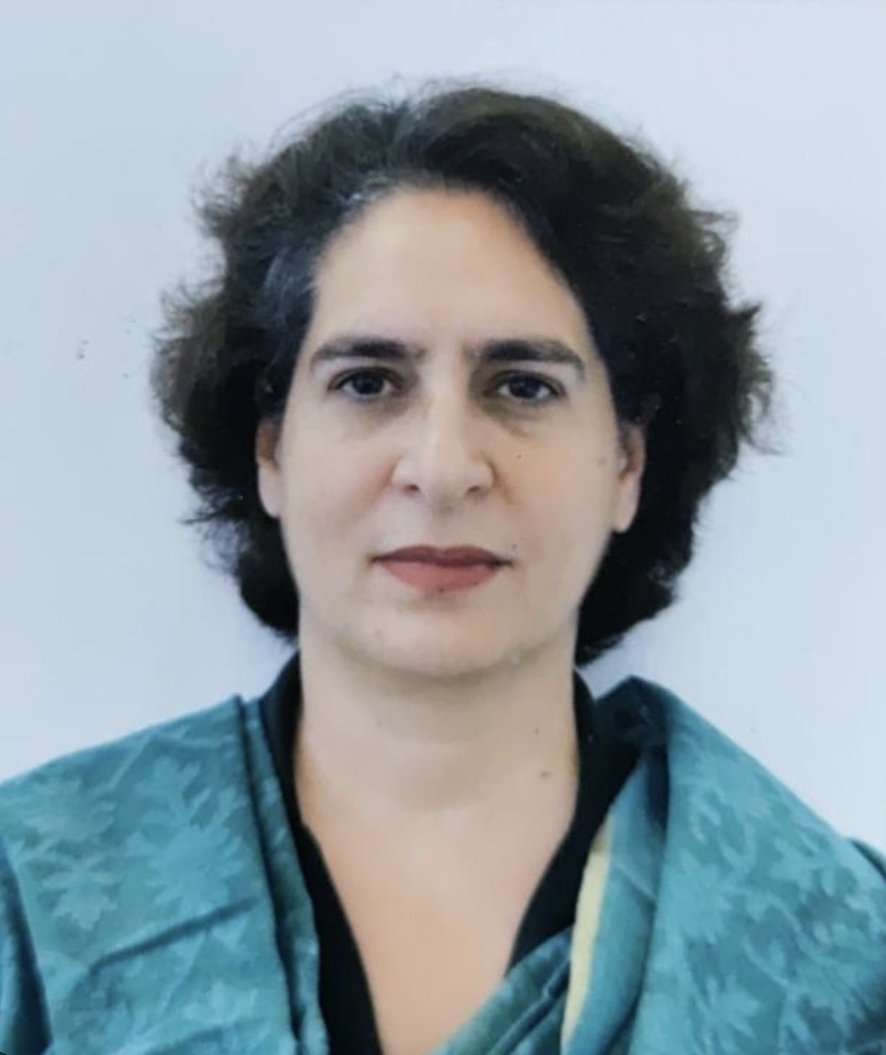 BhatkhalkarA's tweet photo. प्रा. व्ही. कामकोटी (संचालक, IIT मद्रास), शिक्षण MS आणि Ph.D (कॉम्प्युटर सायन्स)
🔹 स्वदेशी 'SHAKTI' मायक्रोप्रोसेसरचे जनक
🔹 १५०+ आंतरराष्ट्रीय संशोधन निबंध
🔹 ५०+ R&D प्रकल्प आणि 'पद्मश्री' पुरस्कार

संसदेमध्ये चाललेल्या चर्चेच्या दरम्यान जेमतेम शिक्षण असलेल्या, खानदानी लुटीमुळे श्रीमंत झालेल्या, आडनावामुळे काँग्रेस नेत्या झालेल्या प्रियंका वाड्रा यांनी या महनीय व्यक्तिमत्त्वाचा 'गोमूत्र एक्सपर्ट' म्हणून उल्लेख केला. काँग्रेसला हिंदुत्वाचे वावडे आहे, हे जगजाहीर आहे. परंतु आपली लायकी वेळोवेळी चव्हाट्यावर आणण्याची यांना इतकी खुमखुमी का आहे न उलगडलेलं कोडे आहे.
