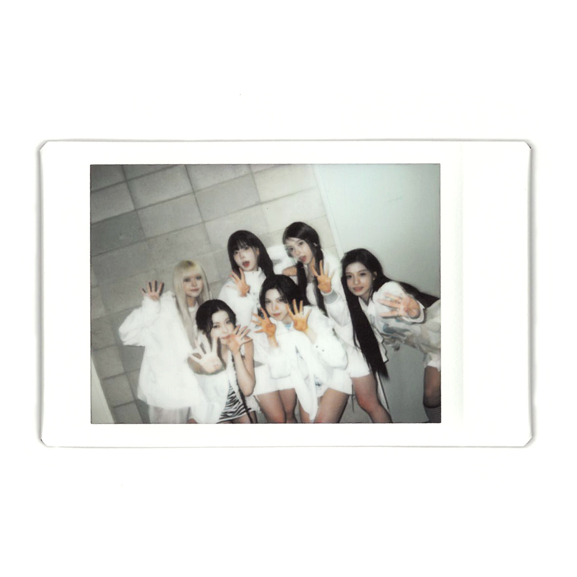 NMIXX_official's tweet photo. NMIXX Global Official Fanclub NSWER 4th Generation Polaroid Dump

🖤2026.08.03 MON 13:00 ~ 2026.08.12 WED 23:59 (KST)
😈FANS ➫ https://t.co/pM5msmLMXY

#NMIXX #엔믹스
#NSWER #엔써
#LilDevilCircle https://t.co/wTHV6qLema