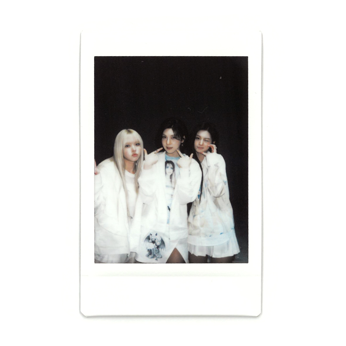 NMIXX_official's tweet photo. NMIXX Global Official Fanclub NSWER 4th Generation Polaroid Dump

🖤2026.08.03 MON 13:00 ~ 2026.08.12 WED 23:59 (KST)
😈FANS ➫ https://t.co/pM5msmLMXY

#NMIXX #엔믹스
#NSWER #엔써
#LilDevilCircle https://t.co/wTHV6qLema