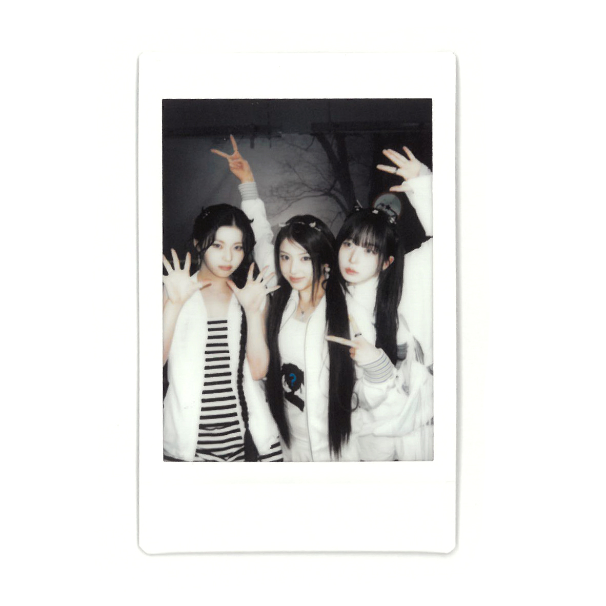 NMIXX_official's tweet photo. NMIXX Global Official Fanclub NSWER 4th Generation Polaroid Dump

🖤2026.08.03 MON 13:00 ~ 2026.08.12 WED 23:59 (KST)
😈FANS ➫ https://t.co/pM5msmLMXY

#NMIXX #엔믹스
#NSWER #엔써
#LilDevilCircle https://t.co/wTHV6qLema