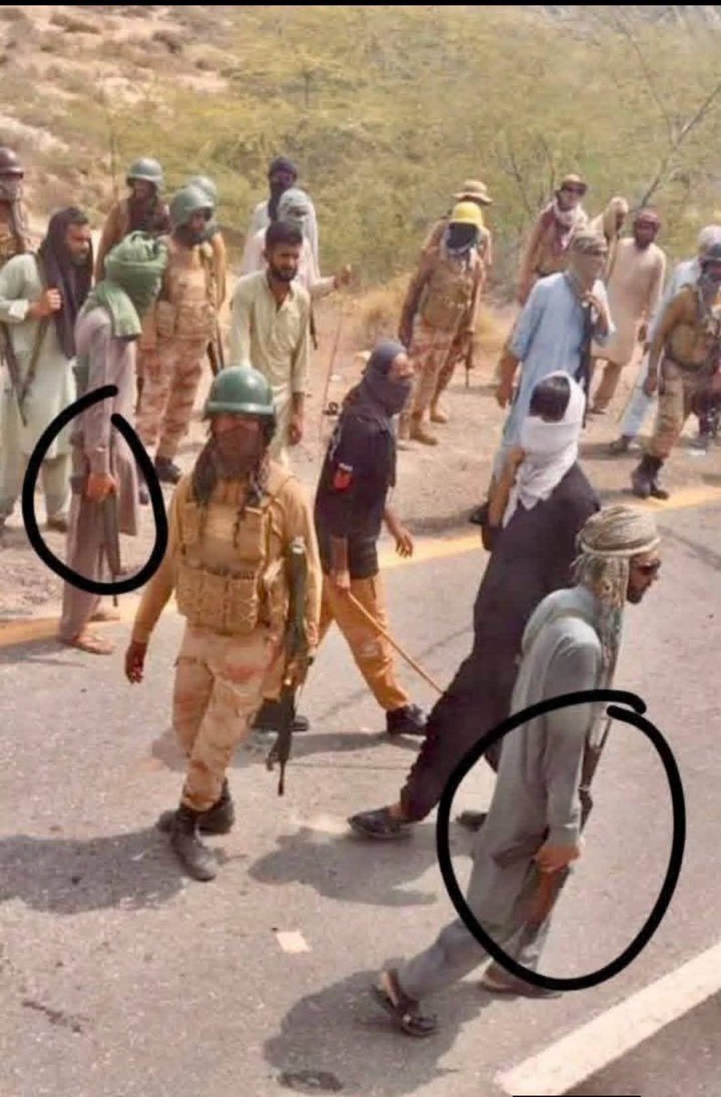 AtharSb12's tweet photo. گودی میڈیا متوجہ ہو 
یہ ہیں وہ دہشتگرد جن کو کشمیری کہہ کر ایکشن کمیٹی پر الزام لگایا جاتا ہے یہ فورسزز کے اپنے  تربیت یافتہ لوگ ہیں جو سول کپڑوں میں ملبوس ہو کر فائرنگ کرتے ہیں الزام ایکشن کمیٹی کے کارکنوں پر لگاتے ہیں 
اگر ہمت ہے تو سوال کرو سیکٹر کمانڈر برگیڈیر فائق سے https://t.co/TZXBDOsPCQ