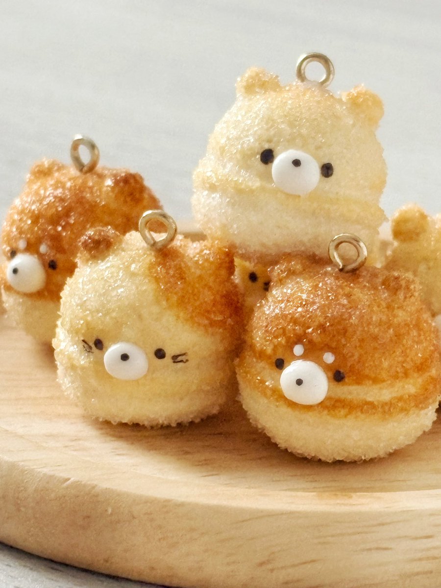 kyamini_mgmg's tweet photo. 大きめな鈴カステラ動物たち🐻‍❄️🐱🐶

#制作過程 #ハンドメイド #フェイクスイーツ #ミニチュア #kyamini https://t.co/7FWCWy48H2