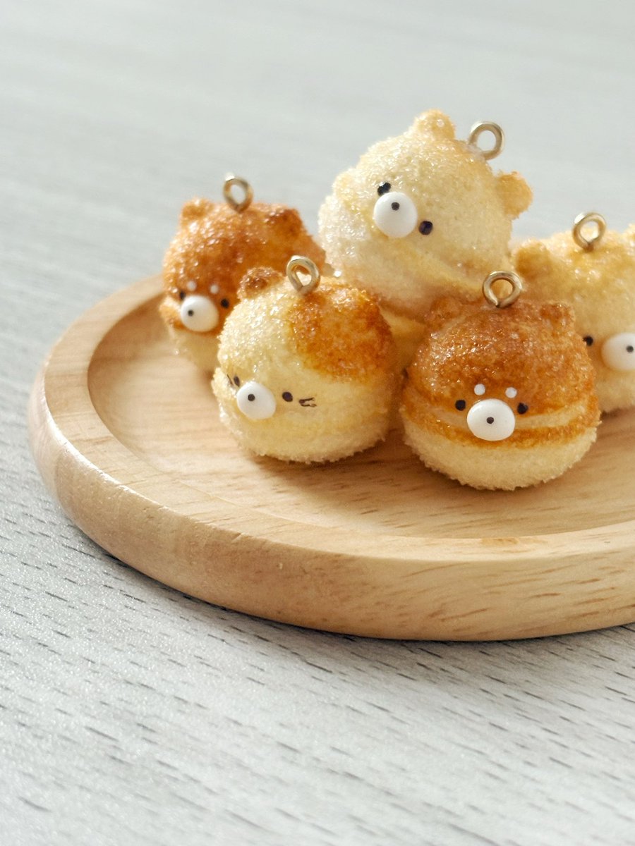 kyamini_mgmg's tweet photo. 大きめな鈴カステラ動物たち🐻‍❄️🐱🐶

#制作過程 #ハンドメイド #フェイクスイーツ #ミニチュア #kyamini https://t.co/7FWCWy48H2