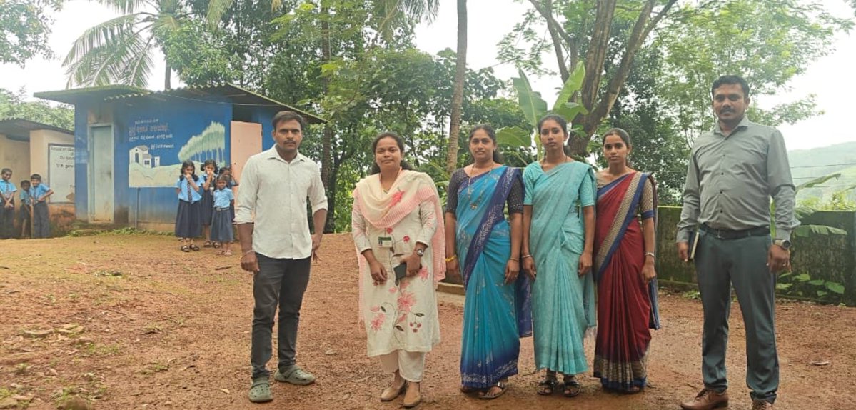 ZP_Kodagu's tweet photo. ಮಡಿಕೇರಿ ತಾllವ್ಯಾಪ್ತಿಯ ಅಯ್ಯಂಗೇರಿ ಭಾಗಮಂಡಲ ಮತ್ತು ಕರಿಕೆ ಗ್ರಾ.ಪಂ.ಗಳಿಗೆ ಬೇಟಿ ನೀಡಿ ಸ್ವಚ್ಛ ಭಾರತ್ ಮಿಷನ್ ಯೋಜನೆಯ #ODFPlusModel ಎಂದು ಘೋಷಣೆ ಮಾಡಿರುವ ಗ್ರಾಮಗಳನ್ನು ಪರಿಶೀಲನೆ ನಡೆಸಿದ ವಿರಾಜಪೇಟೆ ತಾಲೂಕಿನ ಕೃಷಿ ಇಲಾಖೆಯ ಸಹಾಯಕ ನಿರ್ದೇಶಕರು
ಮತ್ತು ತಾಂತ್ರಿಕ ಸಹಾಯಕ ಅಭಿಯಂತರು (VB-G RAM G)
#RDPR #RDWSD #SBMG #Kodagu https://t.co/N938hqJr8x