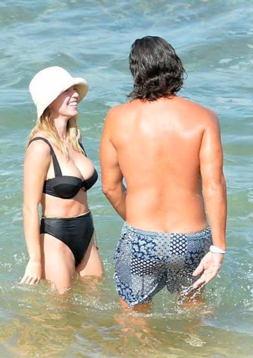 Nexlv_'s tweet photo. Sydney Sweeney spotted at the beach with ex-fiancé Jonathan Davino...👀🌊 https://t.co/57U0PfDj48