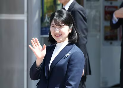 sky_natsuzora's tweet photo. 女性天皇という曖昧な表現ではなく、「愛子天皇」と、はっきり意思表示をします✊

国民民主党のタマキン代表は、結党当時は愛子さまを想定した女性天皇を早く認めるように言っていたんですよね。
でも全体会議が本格化した一昨年に突然の手の平返し、奥義「ズル天までの皇位継承をゆるがせにしない」、「女性天皇を認めるのは、ズル天の次世代以降の話ですよ」とご都合主義を炸裂させました。
なので私はタマキン代表も、国民民主党も信用できません 😬
#敬宮愛子内親王殿下を皇太子に
#敬宮愛子内親王殿下を次期天皇に 
#直系長子継承　#皇室典範再改正してください