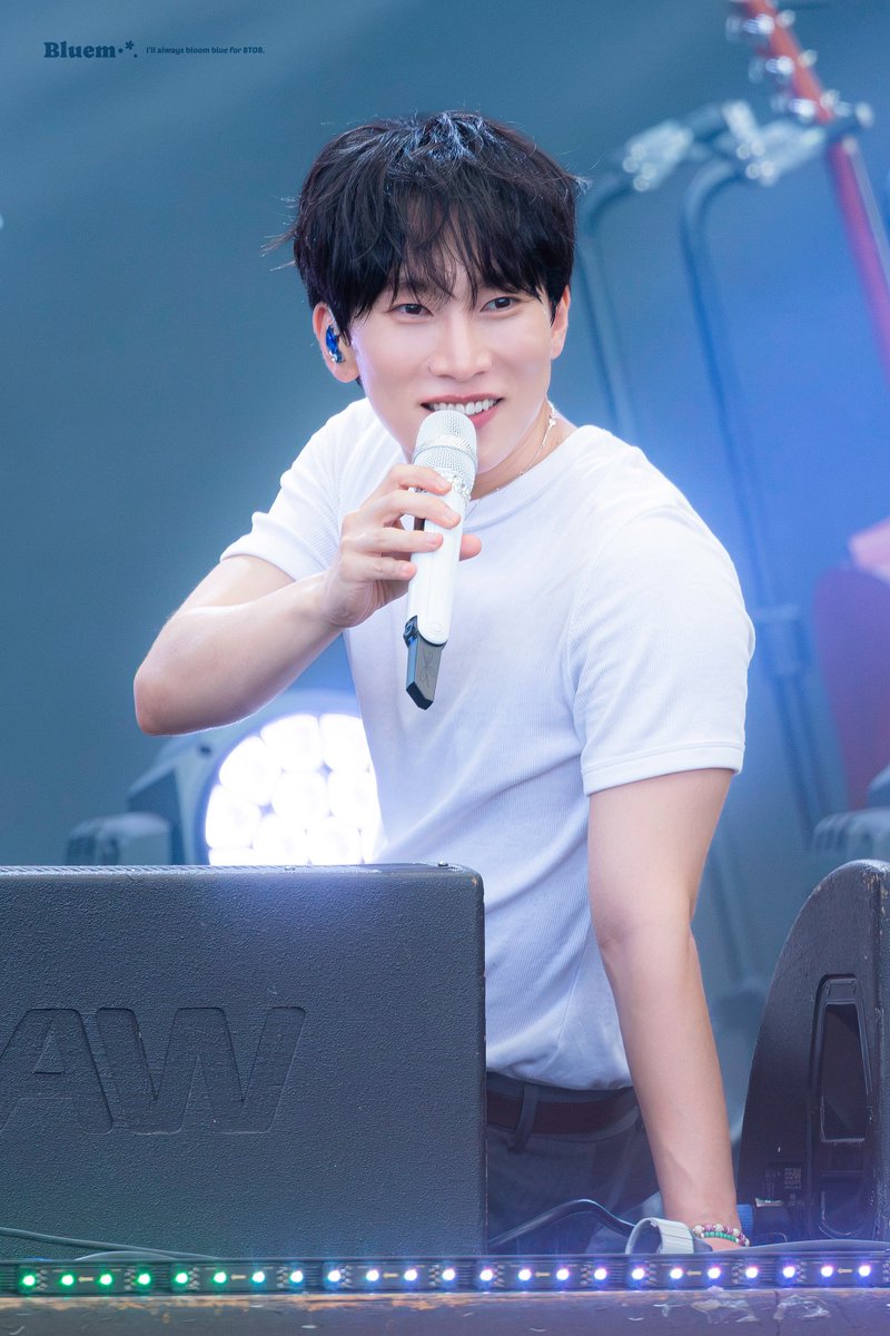 Bluem_3S21's tweet photo. 260726 서은광 버스킹 〈REC : Feel Alive〉

₍˄·͈ ‧̫ ·͈˄₎💗

#비투비 #BTOB
#서은광 #SEOEUNKWANG
@BTOB_SEKwang https://t.co/MNN26tmwWh
