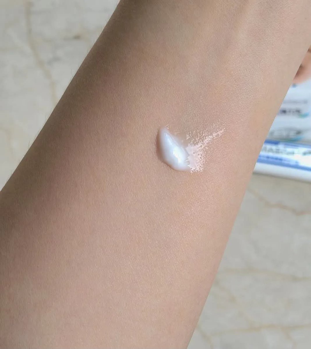 vanwillsleep's tweet photo. Saran dari sepupu aku, kata nya kalo buat mata panda itu pakai cream yg ada kandungan haloxyl nya tapi kalo buat garis halus pakai yg ada kandungan peptide..

Dan gong banget, aku pake yg udah mengandung haloxyl+peptide baru dua minggu udah keliatan banget beda nya 🥹😭🫶🏻￼ https://t.co/gWWBkKEfKh