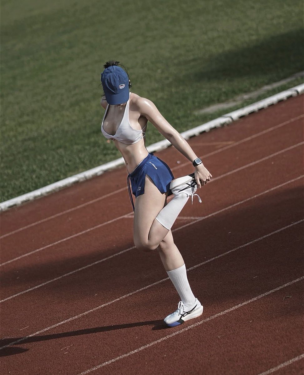 MemeWorld_Niks's tweet photo. Jel Ly flexing her peak fitness  !! 🥵 https://t.co/7dsJp9EgqD