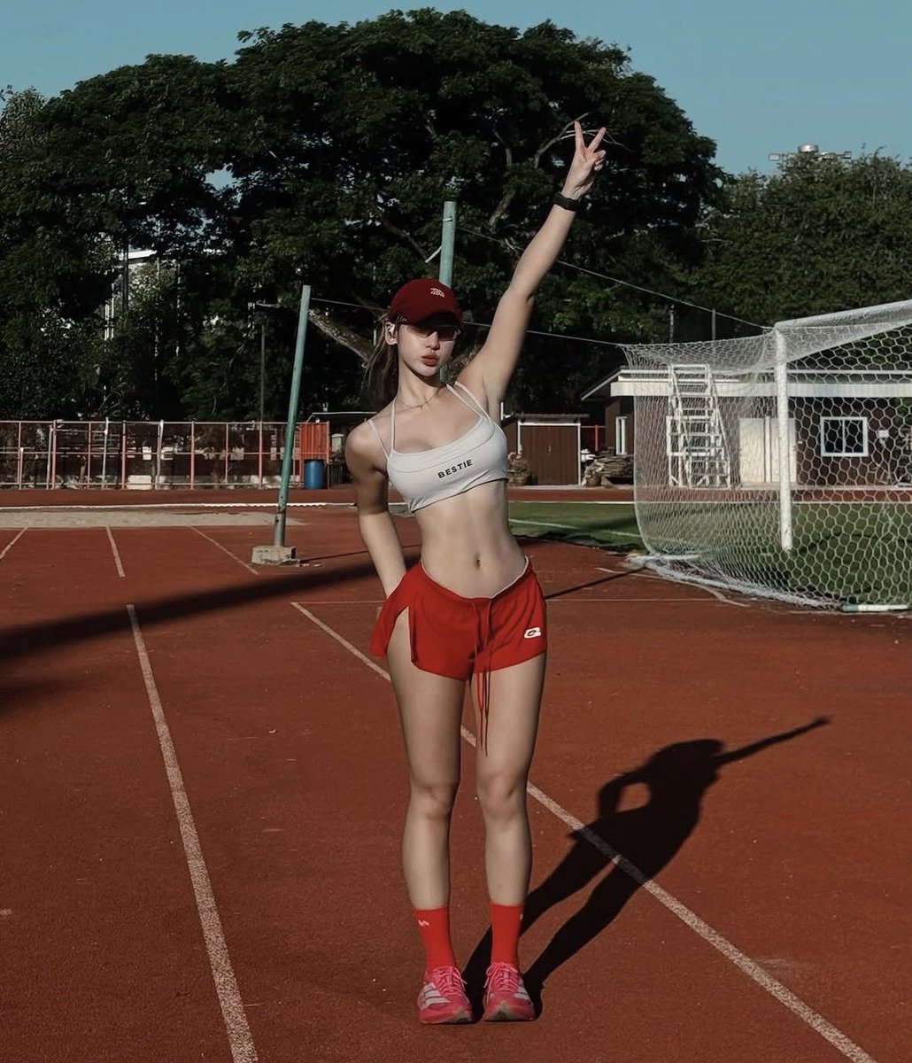 MemeWorld_Niks's tweet photo. Jel Ly flexing her peak fitness  !! 🥵 https://t.co/7dsJp9EgqD