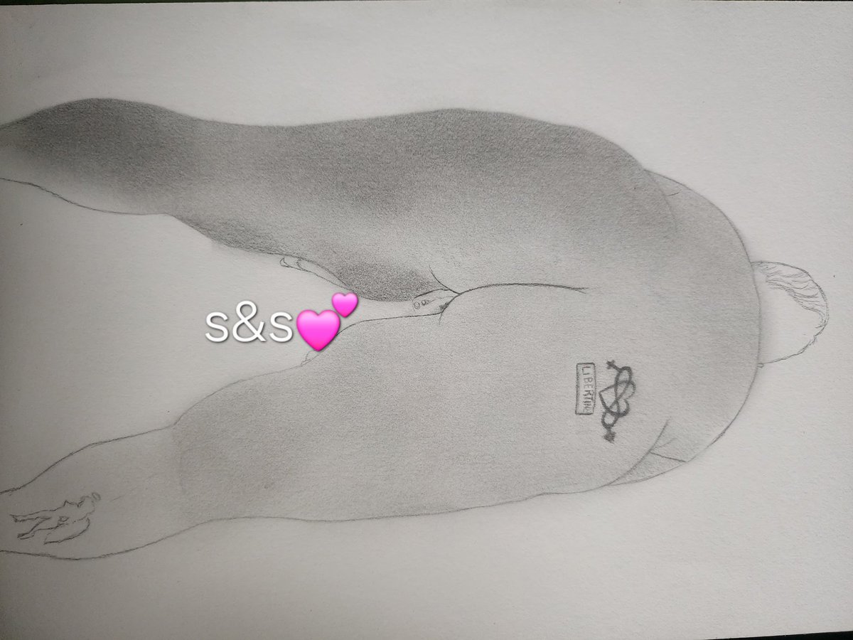 alyssaseb23's tweet photo. Coucou mes coquinoux 😉 bon #mercredifesses 
Photo dessin d une amie j espere quelles vous plairont 
Bonne journée 😘😘 https://t.co/0lVpVM1NbJ