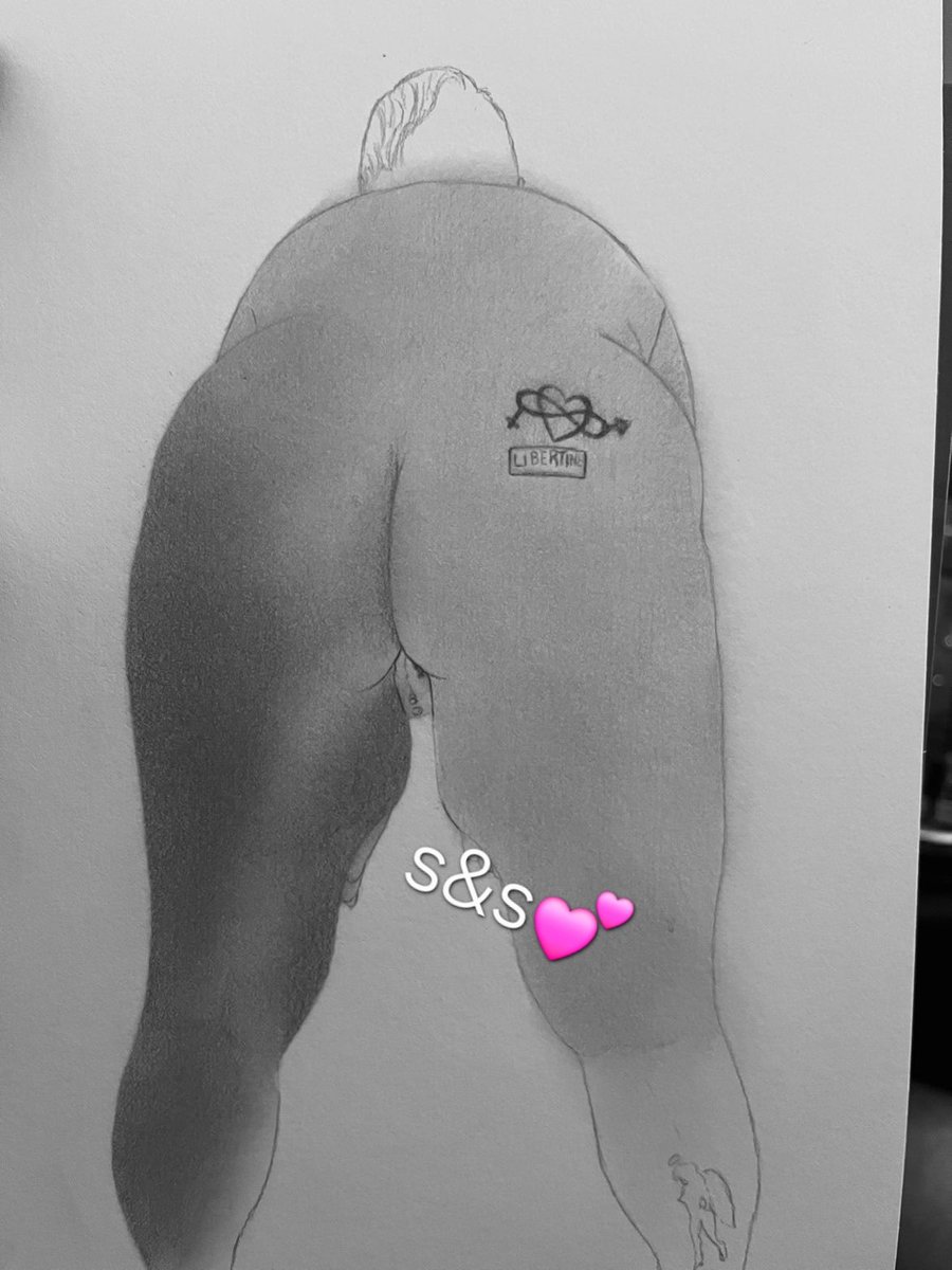alyssaseb23's tweet photo. Coucou mes coquinoux 😉 bon #mercredifesses 
Photo dessin d une amie j espere quelles vous plairont 
Bonne journée 😘😘 https://t.co/0lVpVM1NbJ